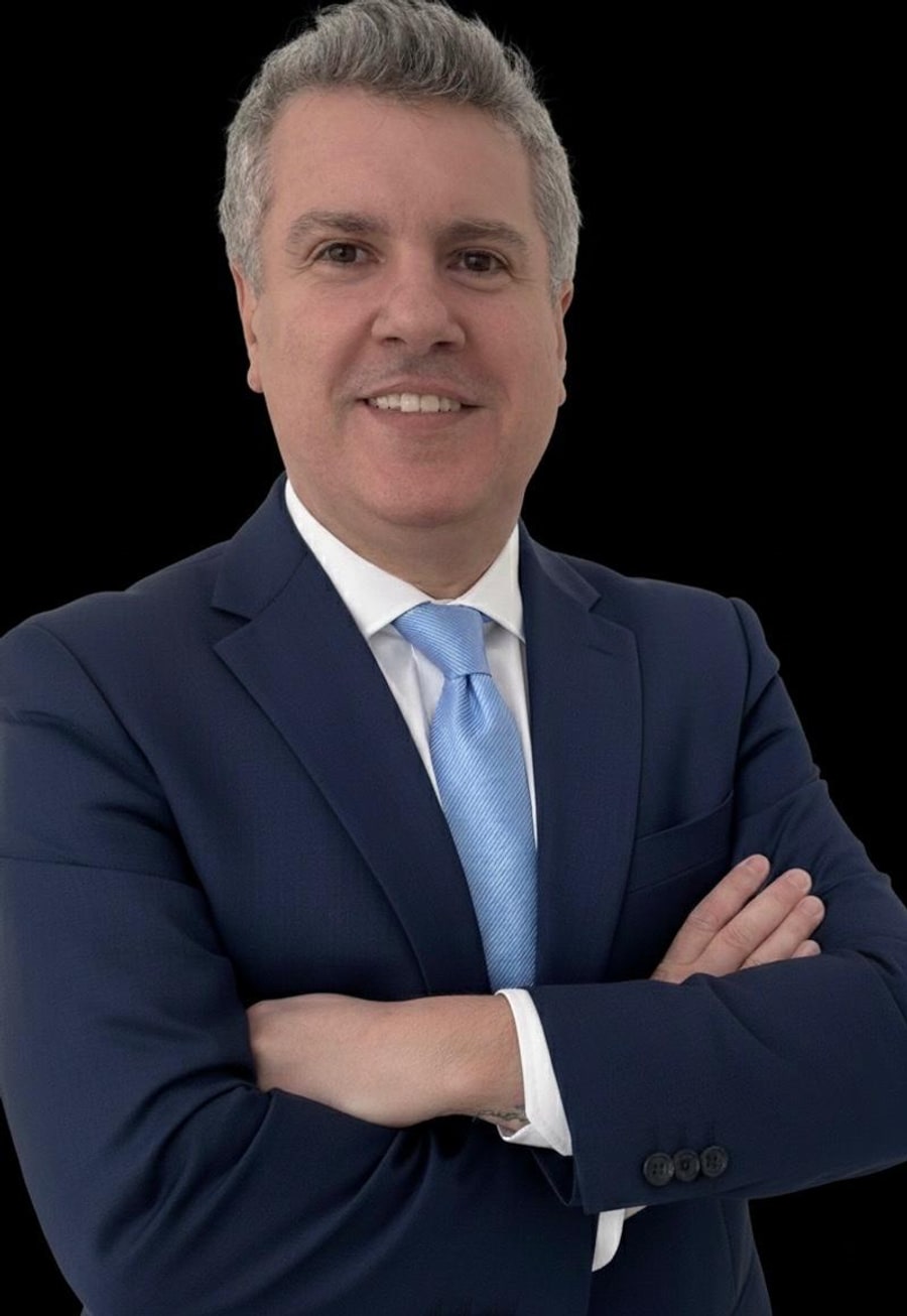 Dr. Felipe Davini — Especialista e Mestre em Endodontia